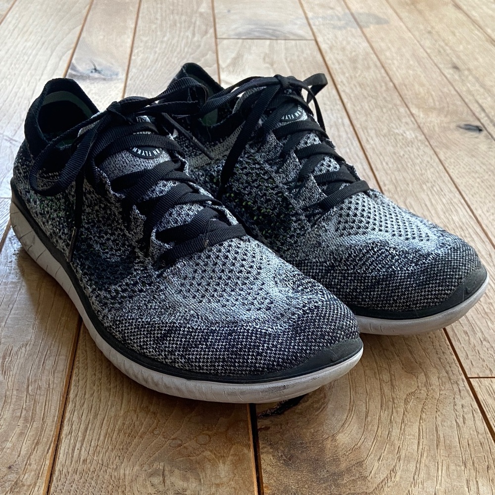 Nike Women’s Black and White Knit Sneakers